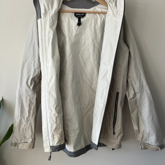 Patagonia Waterproof Shell - Picture 6 of 12